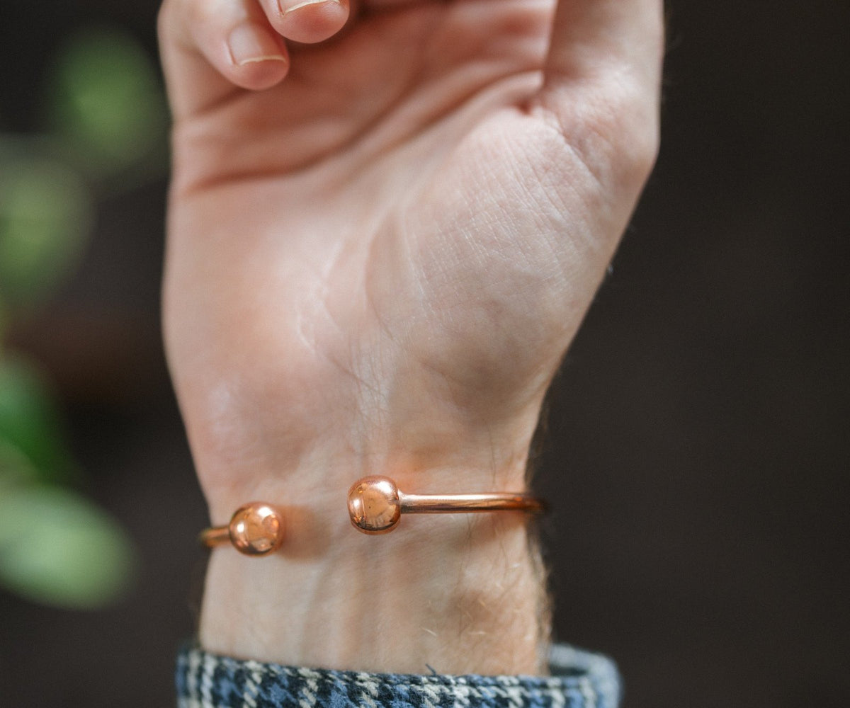 Kupferarmband mit oder ohne Magnete: was wählst du?