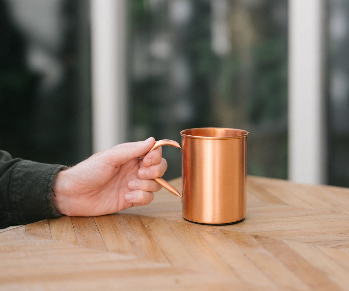 Kaffee und Tee aus einer Kupfertasse: worauf musst du achten?
