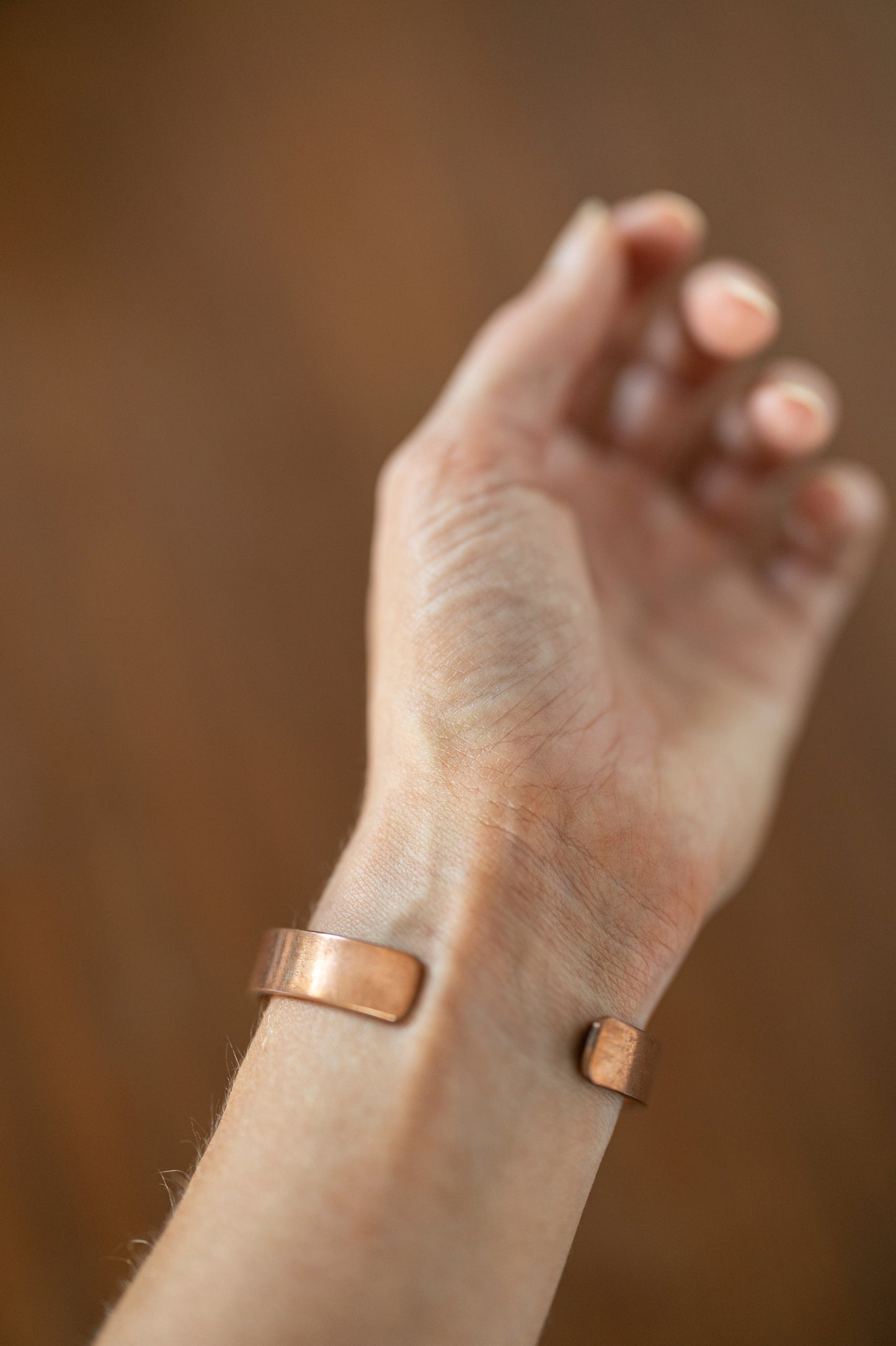 Kopero Premium Kupferarmband Glatt, Detailaufnahme der offenen Enden der glatten Manschette