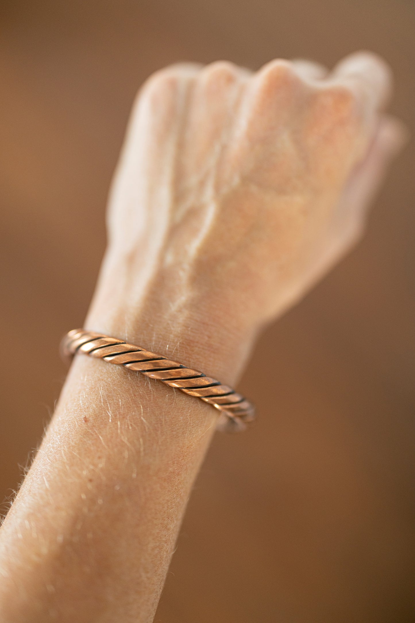 Kopero Premium Kupferarmband Gedreht, 100 % reines Kupfer, am Handgelenk