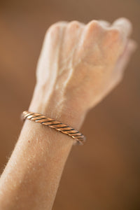 Kopero Premium Kupferarmband Gedreht, 100 % reines Kupfer, am Handgelenk