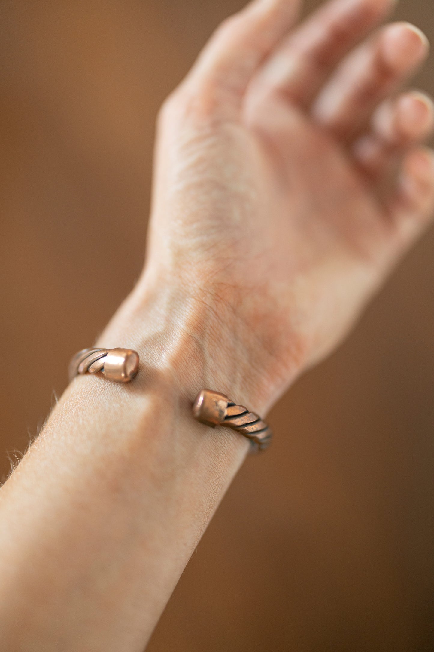 Kopero Premium Kupferarmband Gedreht, Nahaufnahme der offenen Enden der Manschette