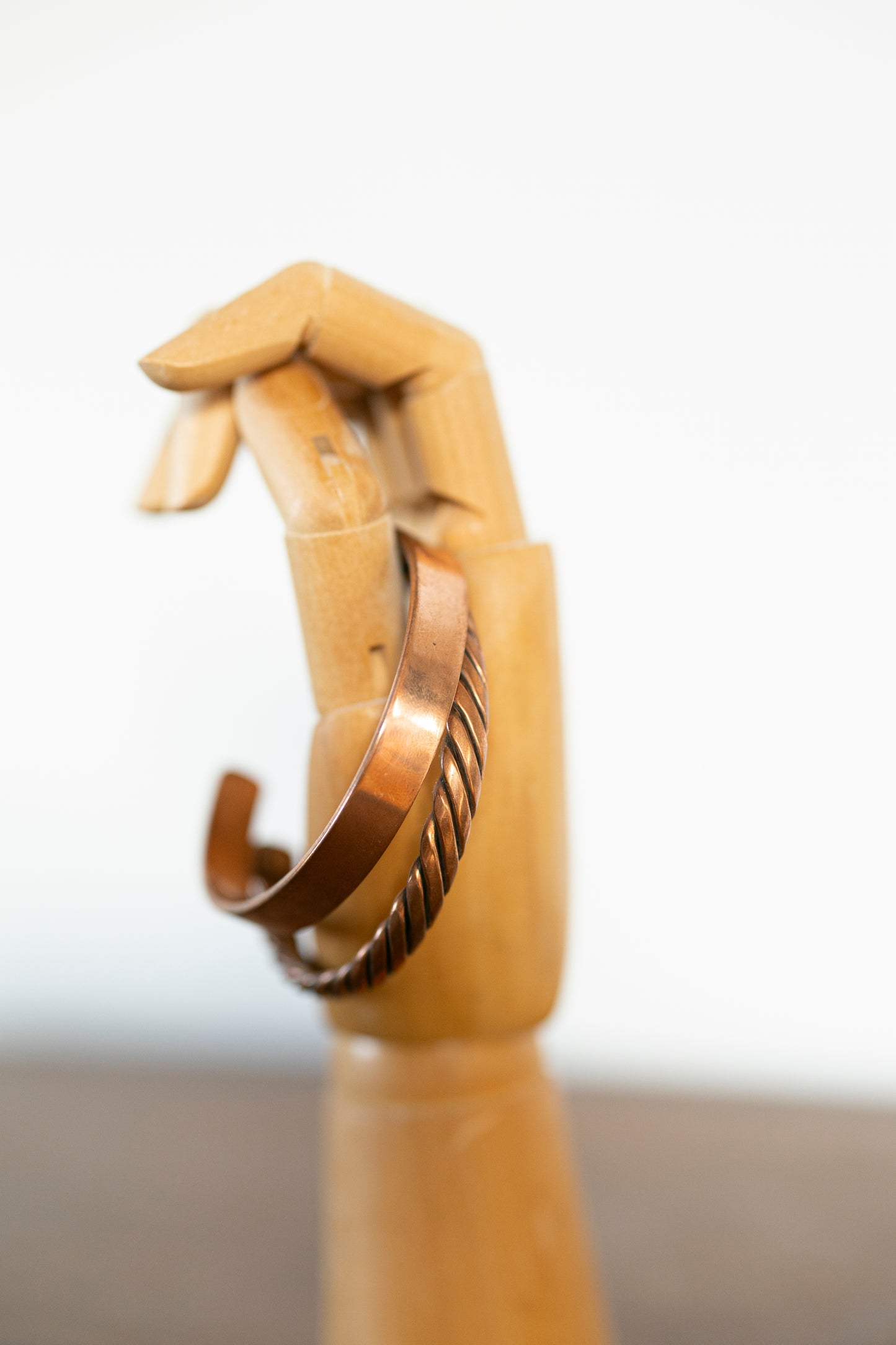 Kopero Premium Kupferarmbänder Gedreht und Glatt, Detailaufnahme beider Manschetten zusammen