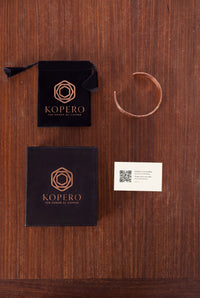 Kopero Kupferarmband Gehämmert mit Samtbeutel, Geschenkbox und Dankeskarte