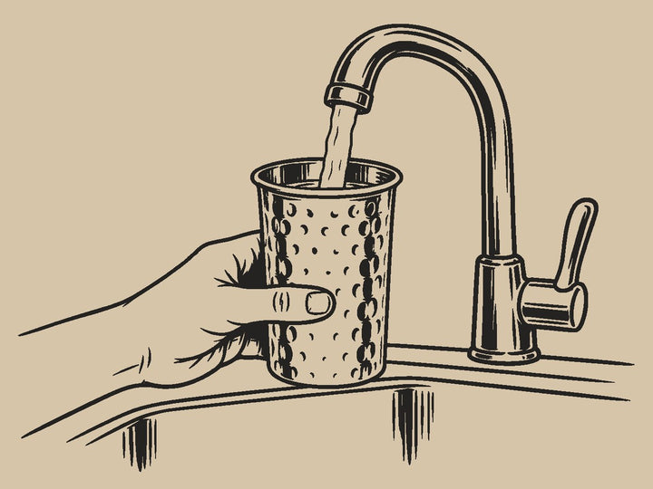 Fülle mit stillem Trinkwasser
