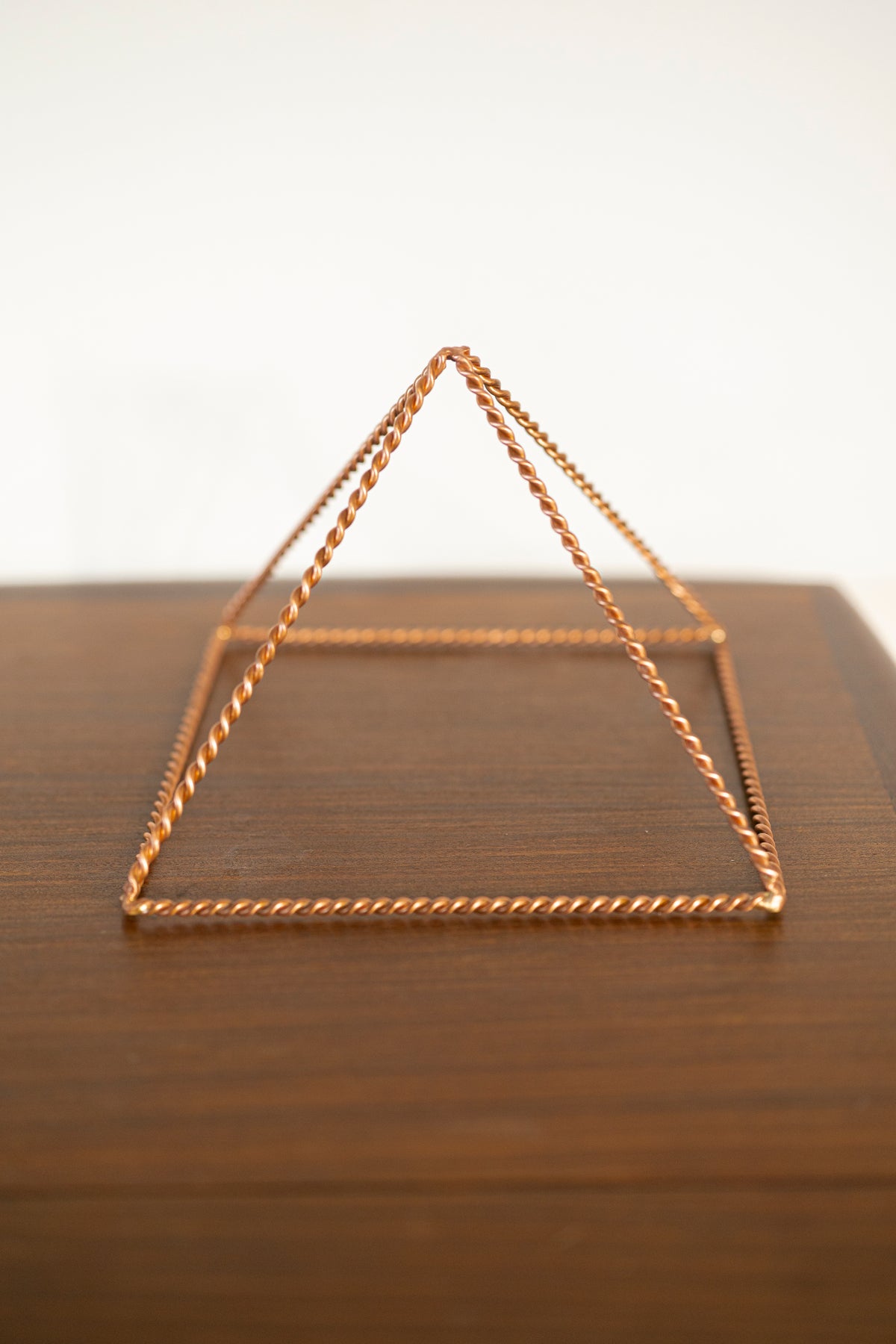 Kopero Kupfer-Pyramide-Energizer Gedreht, 23,56 cm, massives Kupfer, Vorderansicht