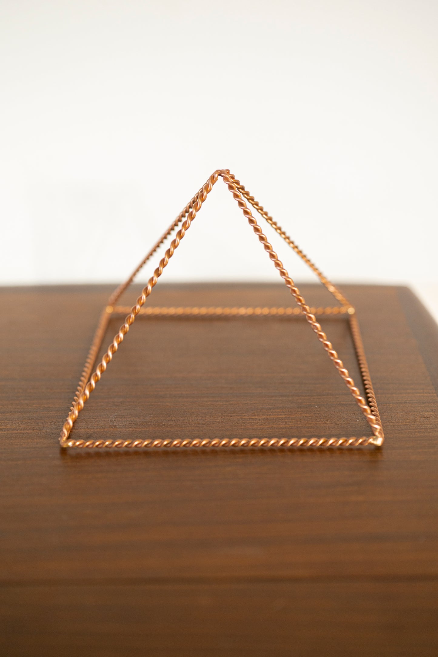 Kopero Kupfer-Pyramide-Energizer Gedreht, 23,56 cm, massives Kupfer, Vorderansicht