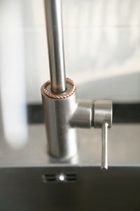 Kopero Kupfer-Tensorring am Wasserhahn, Detailaufnahme des geschlossenen Rings