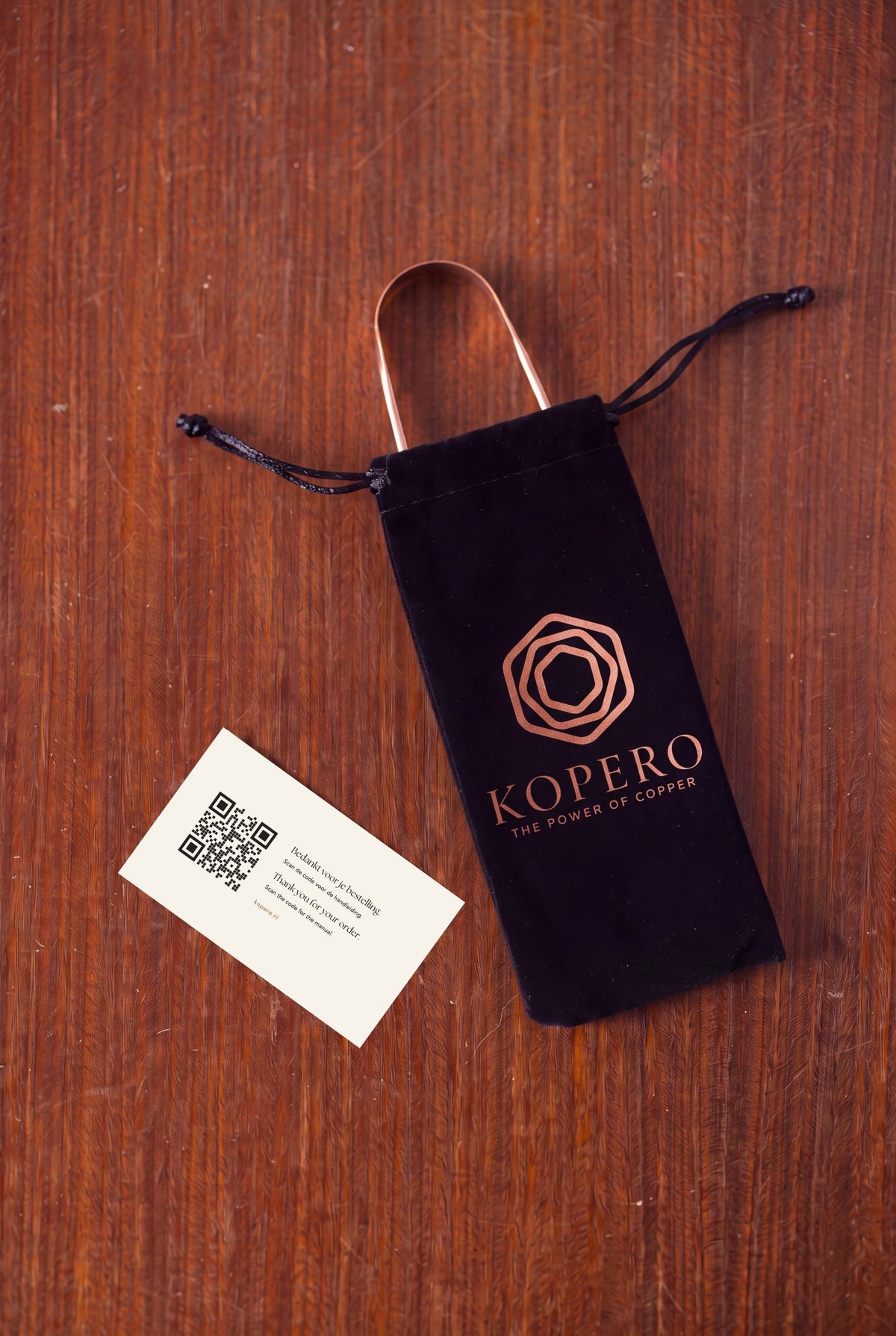 Kopero Kupfer-Zungenschaber im Samtbeutel mit Karte und QR-Code