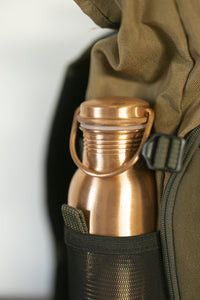 Kopero Kupferflasche Glatt im Flaschenfach eines Rucksacks