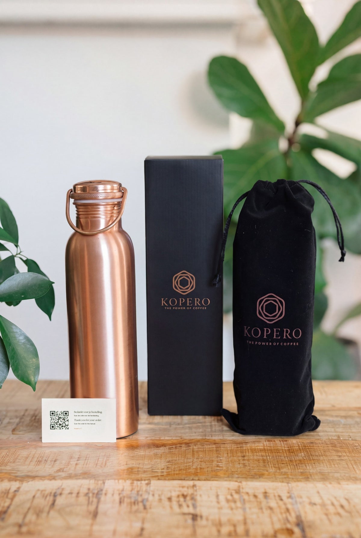 Kopero Kupferflasche Glatt, mit der schwarzen Markenschachtel, dem Samtbeutel und dem Dankeskärtchen