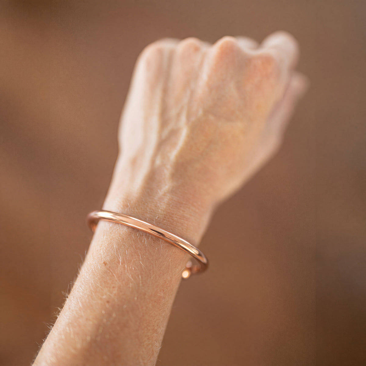 Kopero Premium Kupferarmband Rund, glatte runde Draht-Manschette am Handgelenk
